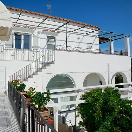 Oda ve Kahvaltı La Ninfa Di Capri 4*